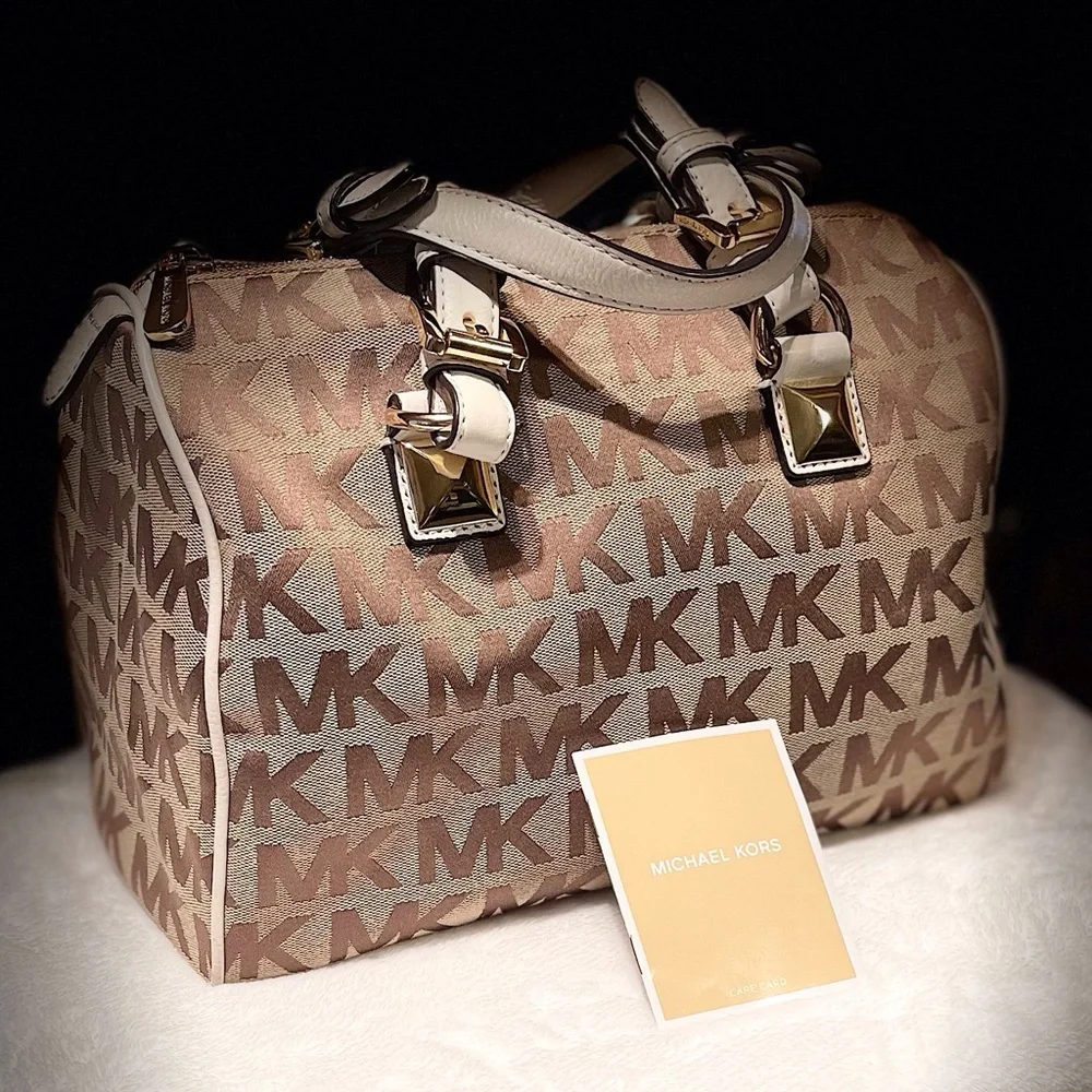 💛Michael Kors Signature “Grayson” NWOT - Picture 1 of 16